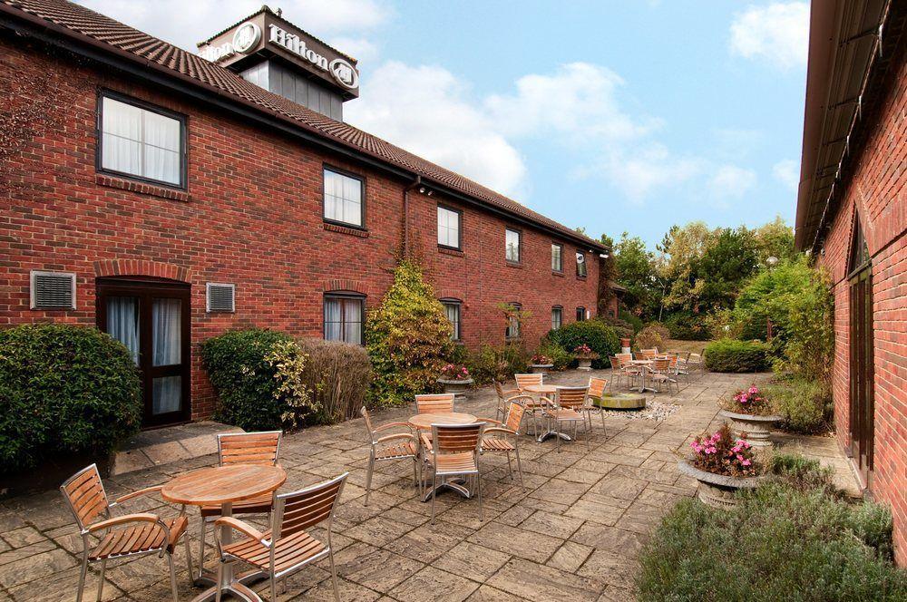 Hotel Hilton Newbury Centre Exterior foto